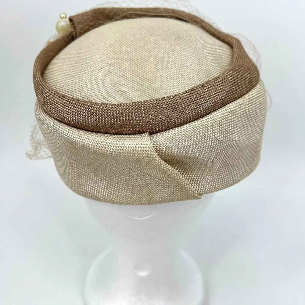 Vintage 60s Womens Champagne Two Tone Pillbox Hat Netting and Hat Pin Fascinator - Picture 2 of 7